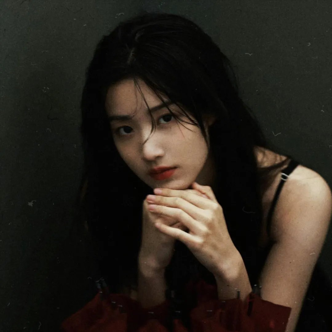公寓里的两个女人